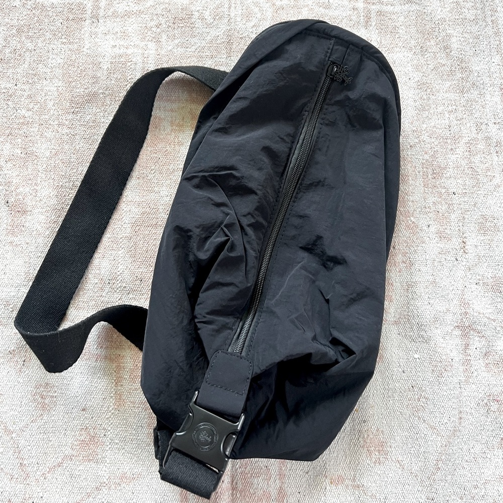 Oak and Reed Crossbody Sport Bag